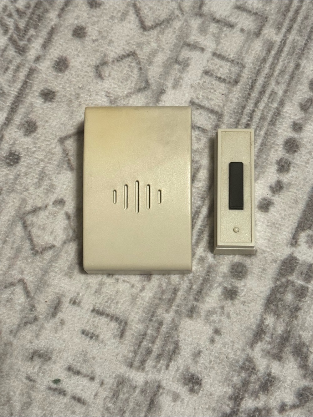 Wireless Doorbell Kit in Off-White with Push Button